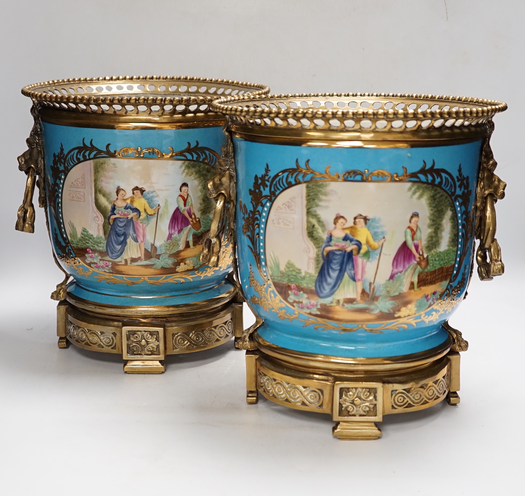 A Delft tobacco jar hand-painted with two figures, 28cm high